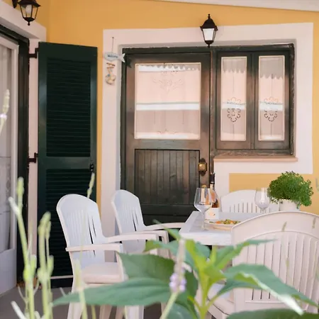 Zervou House North Corfu בית נופש Loútsai