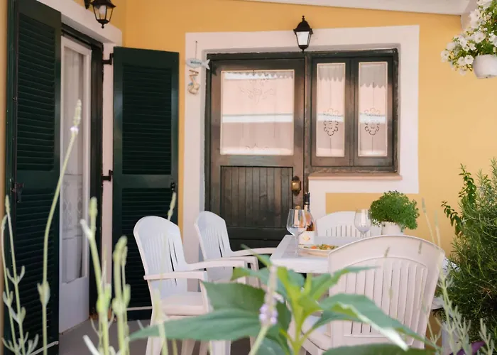 Zervou House North Corfu בית נופש Loútsai