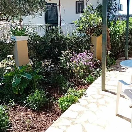 Zervou House North Corfu בית נופש Loútsai